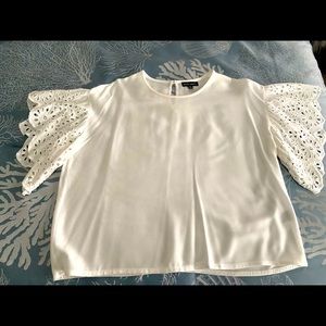 Crisp white blouse 🌹